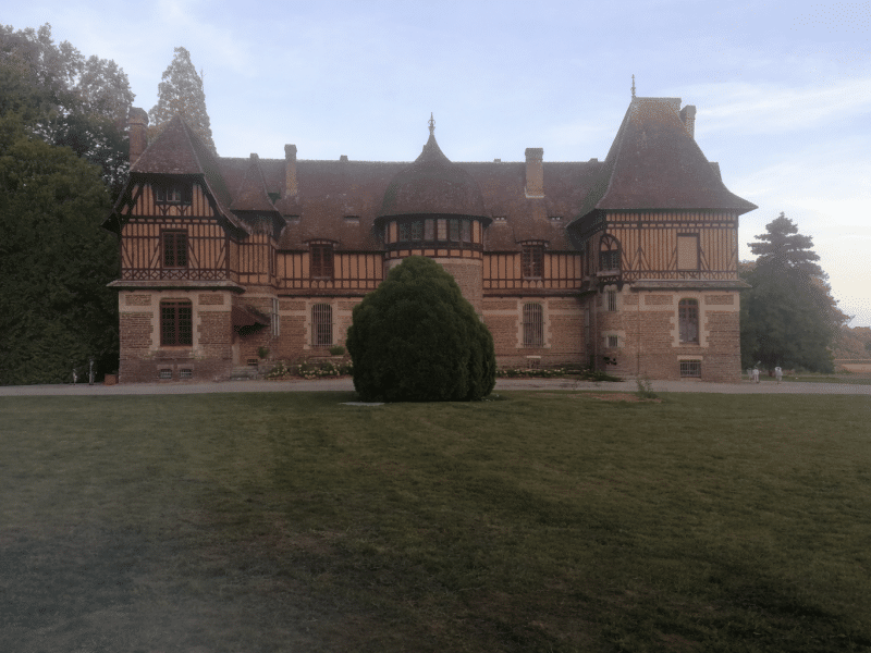 Château Tudor au crépuscule